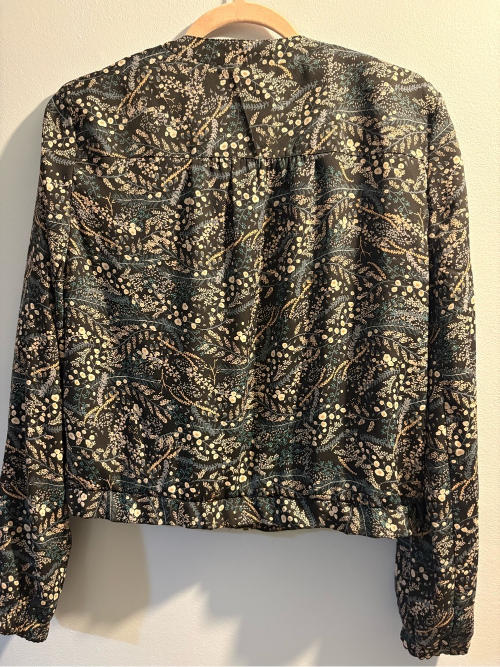Women's Black Floral Long-Sleeve Light Jacket